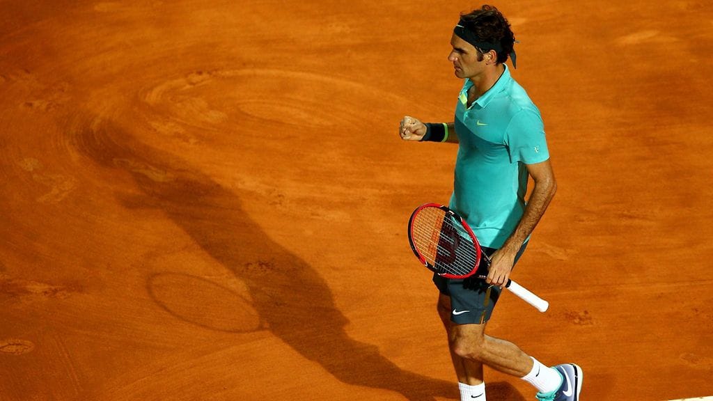 Roger Federer peittosi välierissä Stanislas Wawrinkan suoraan kahdessa erässä.