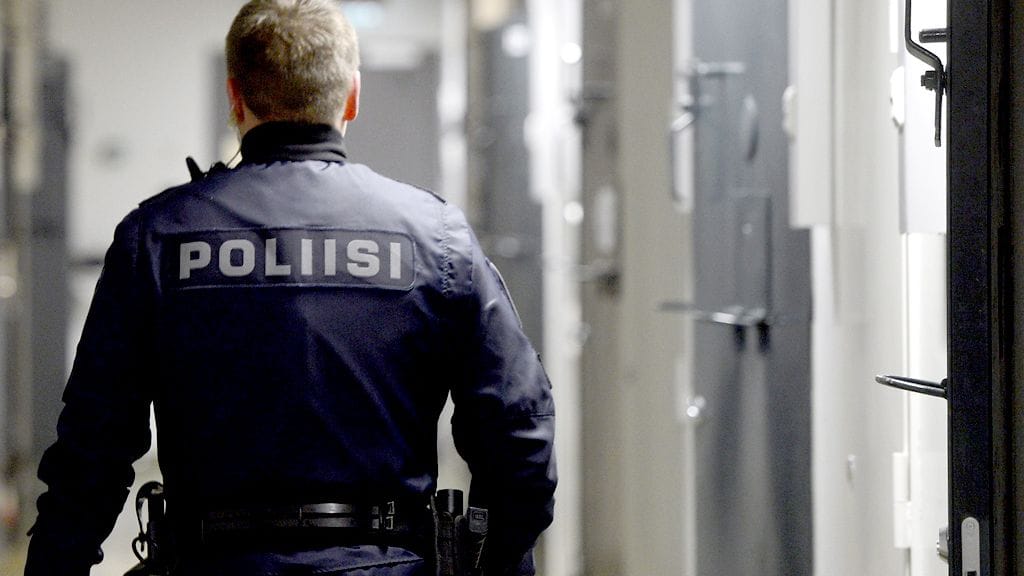 Puolueettomaksi kansalaisjournalistiksi itseään kuvaava Timo Korpi joutui putkaan, kun hän oli kuvaamassa anarkistien vastamielenosoitusta itsenäisyyspäivänä. Kuvituskuvaa.