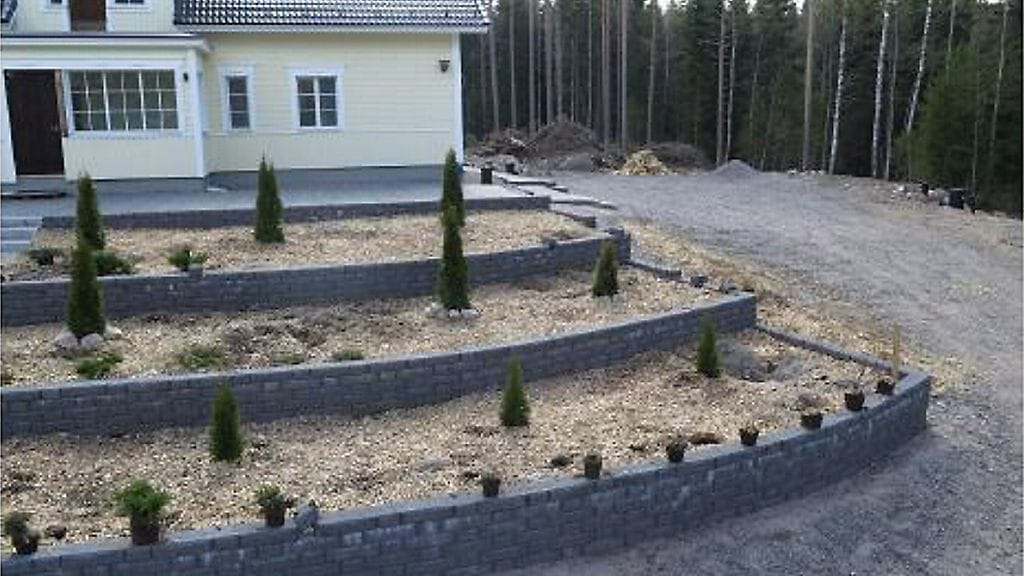 Rahakätkö löytyi kuorikkeella peitetystä pengerryksestä.