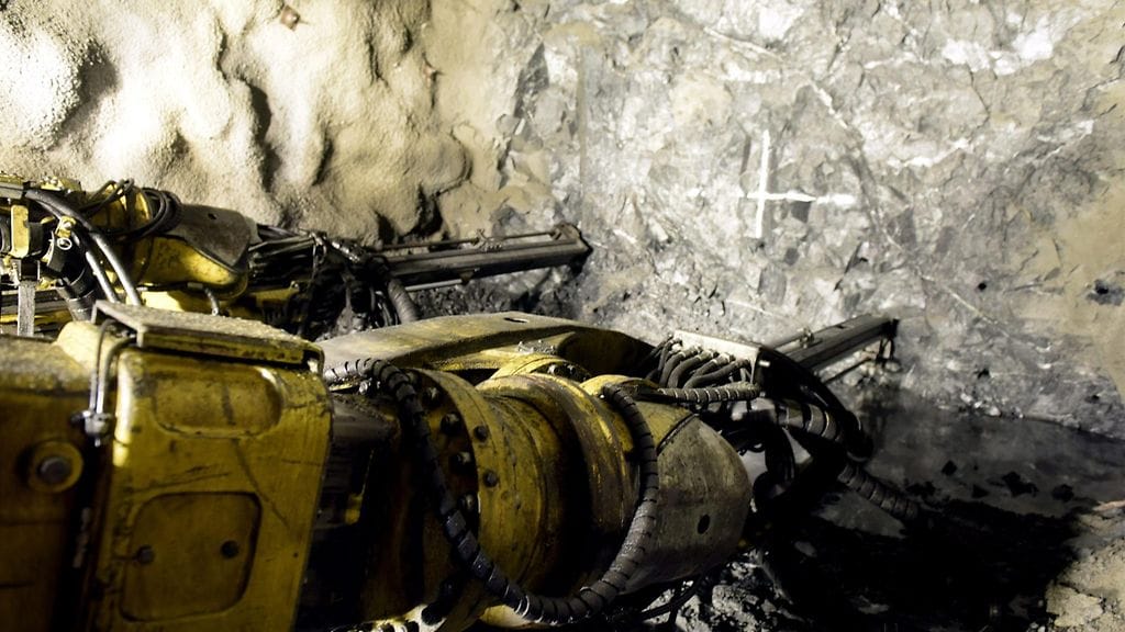 Malmin louhintaa yli 300 metrin syvyyydessä Agnico Eaglen kultakaivoksella Kittilässä 13. maaliskuuta 2015.