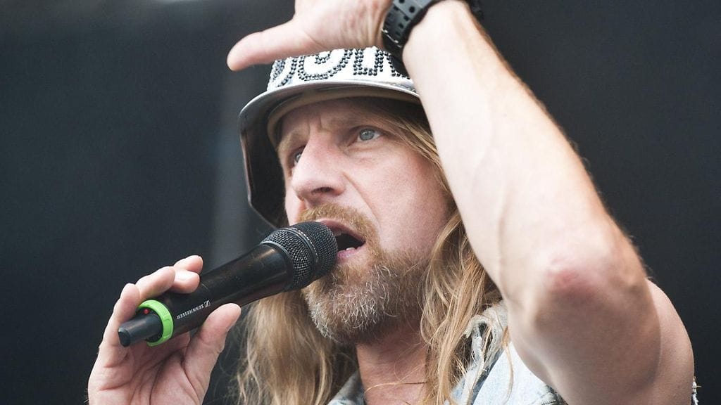 Radio Rock sai vakavan huomautuksen Jone Nikulan ohjelmasta, jossa käsiteltiin vauvan kuolemaa hinkuyskään.