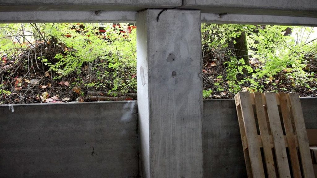 Esitutkintamateriaalia: Huumekätkö autokatoksen vieressä Vantaalla