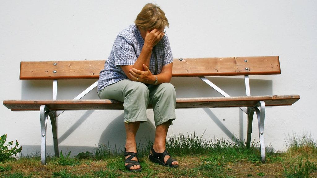 nainen_surullinen_apea