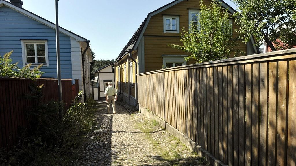 Mitä parempaa huolta omakotitalostaan pitää, sitä kauemmin se kestää. Vanhoja taloja Porvoossa.