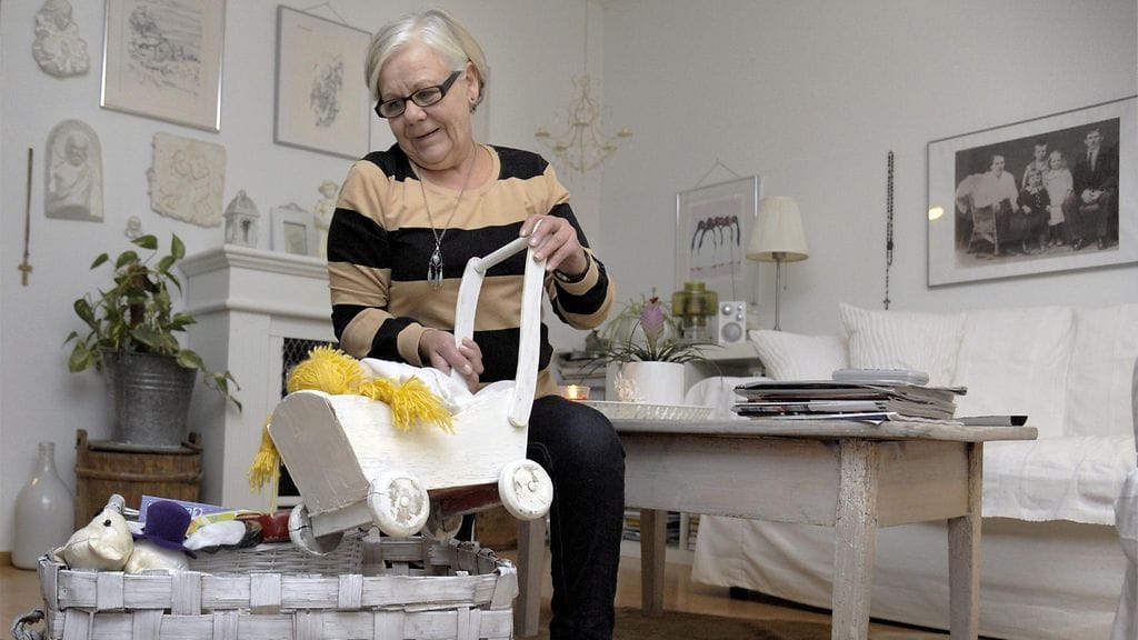 Lapsenlapsen tapaamisen estäminen voi olla suuri suru ja menetys isovanhemmalle. Kuvan henkilö ei liity juttuun.