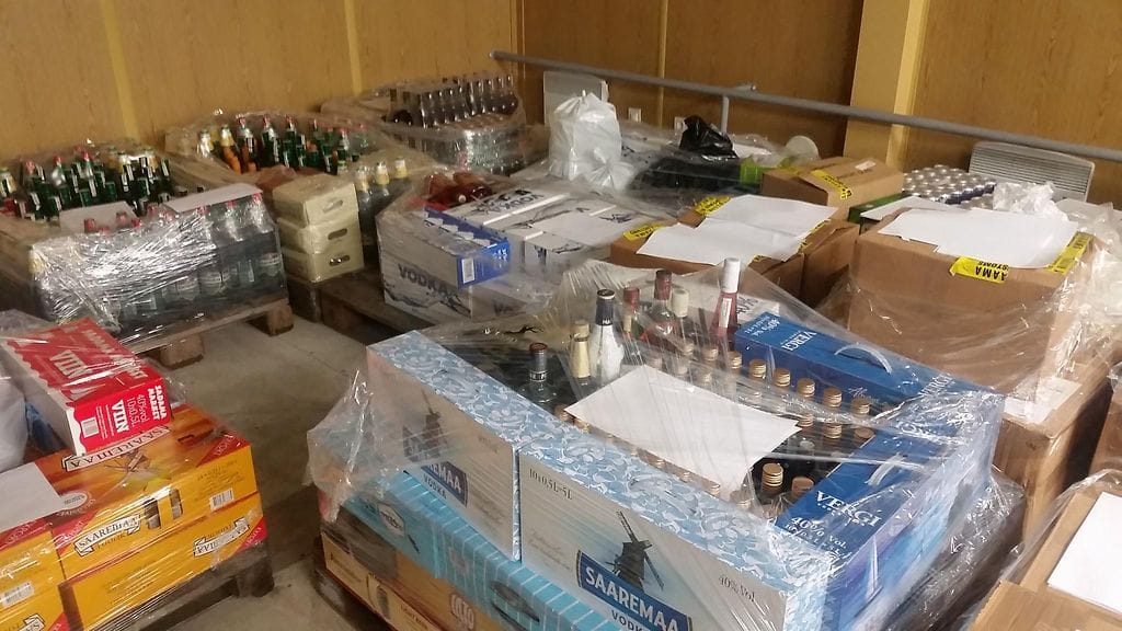 Tulli haltuunottovarasto viina takavarikko varasto alkoholi lonkero