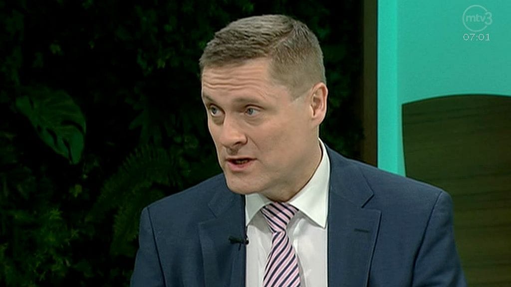 Teemu Lehtisen mielestä olisi järkevämpää keventää ajoneuvoveroa ja nostaa autoveroa, joka on selvityksen mukaan poistumassa.