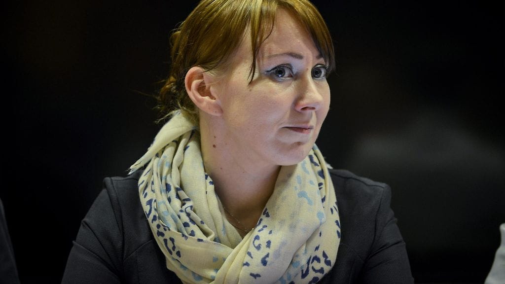 Sosiaali- ja terveysministeri Hanna Mäntylä on huolissaan maahanmuuton kustannuksista.