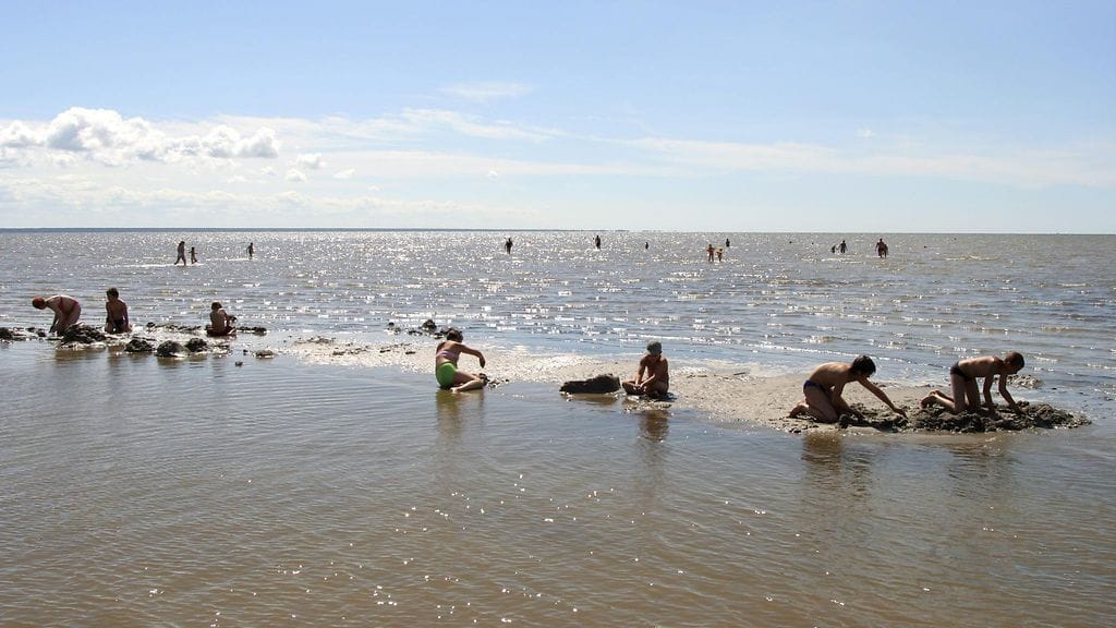 Suomalaisseurueesta yksi on loukkaantunut Pärnun lähellä pudotessaan vesijetistä.