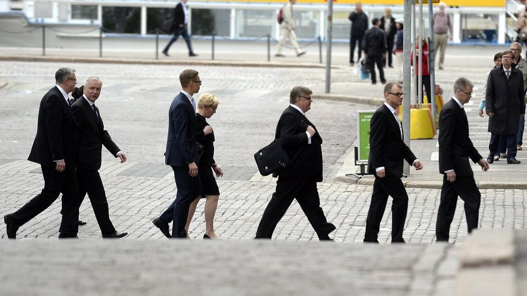 Sipilän uusi hallitus marssi eilen tiedotustilaisuuteen. Entisten ja nykyisten ministerien taustoista löytyy mielenkiintoisia yksityiskohtia.