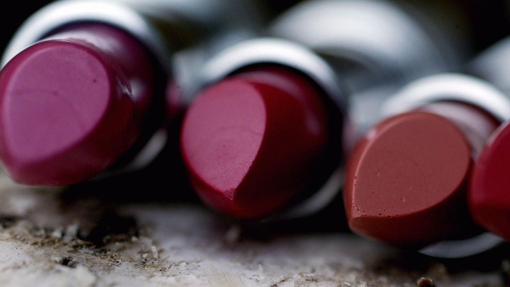 Miten suomalainen ostaa kosmetiikkaa?