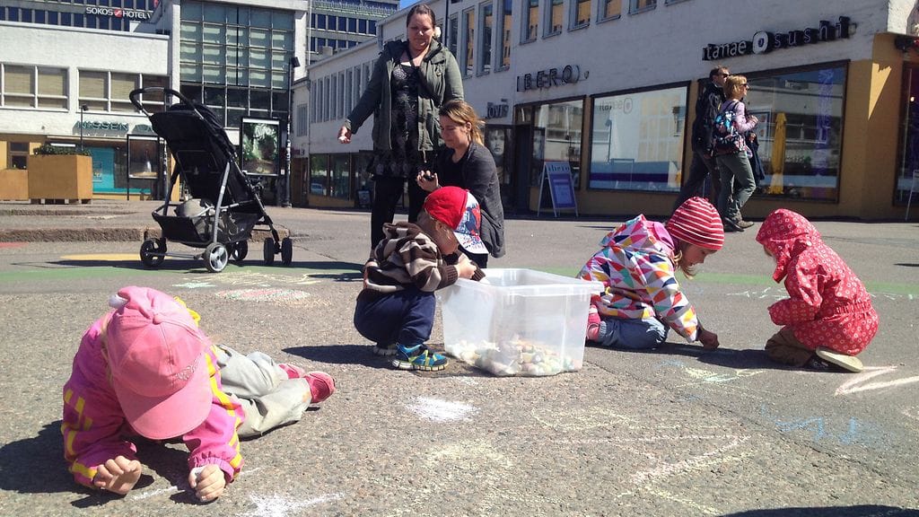 Helsingin Lasipalatsin aukiolla taiteiltiin tänään katuliiduilla.