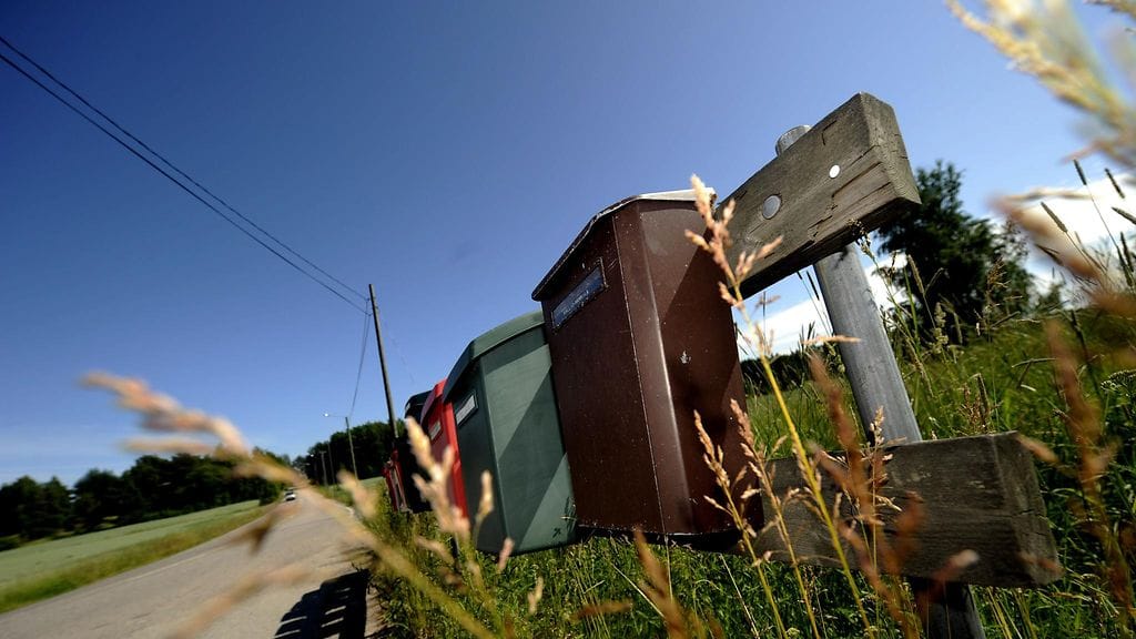 Postit jaetaan haja-asutusalueella postilaatikkoon, joka sijaitsee alueen vakituisten asukkaiden laatikkoryhmässä. Postit voi kuitenkin halutessaan tilata lähemmäs.