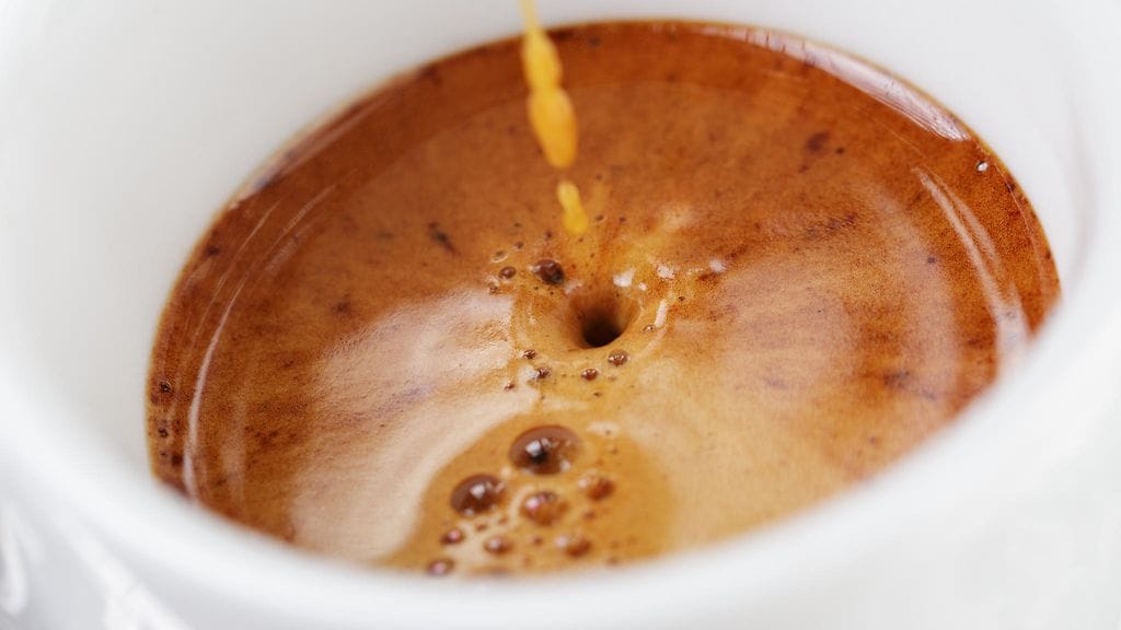 Testaa espresson laatu sokerilla.