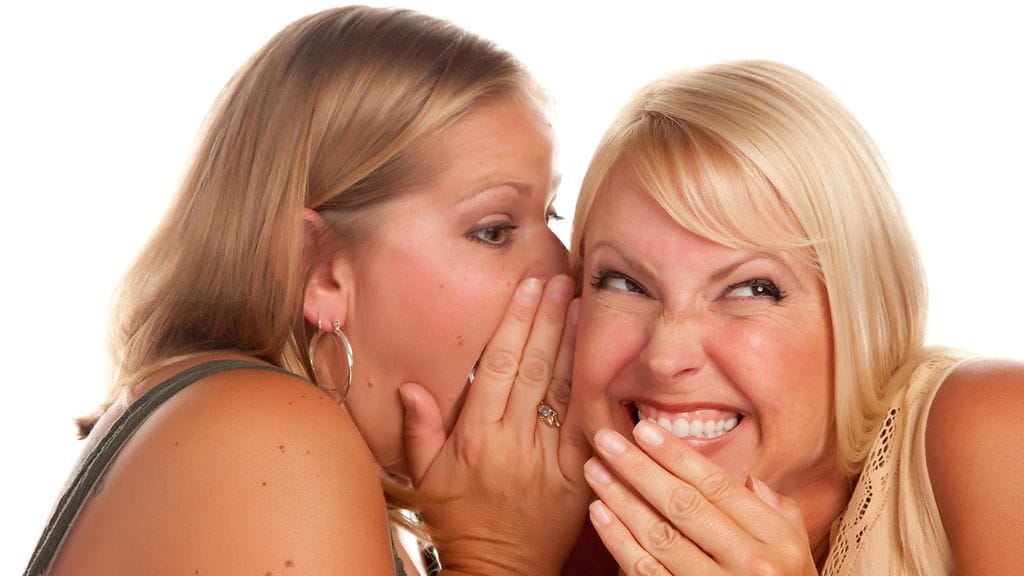 Naiset juoruilevat (1)