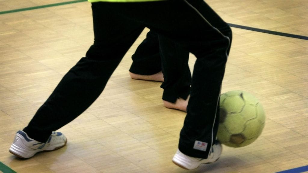 Liikuntatuntien uudistuminen vuoden 2016 opetussuunnitelmassa on kerännyt kehuja, mutta myös kritiikkiä. Kuvituskuva.