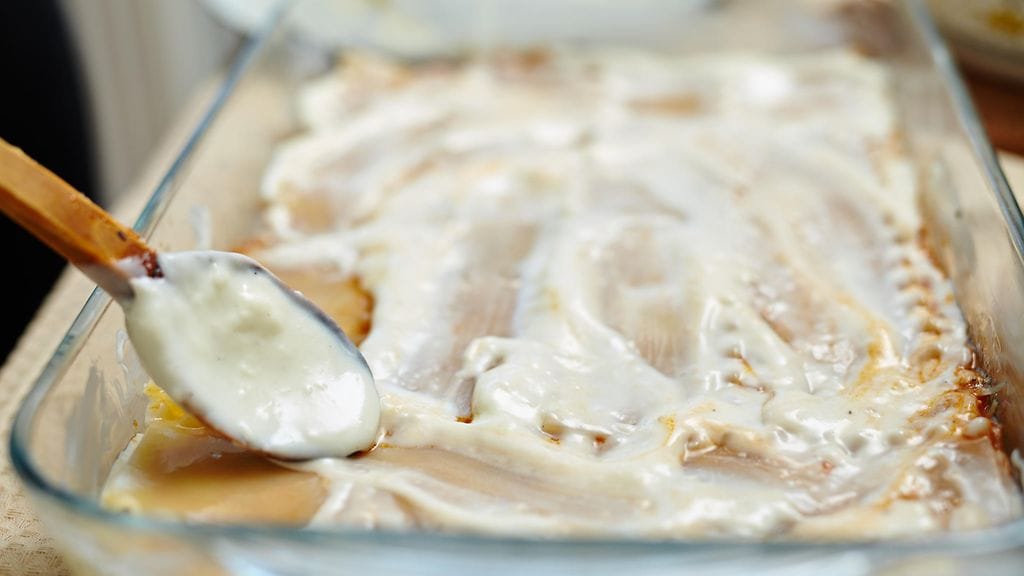 Osaatko sinä valmistaa muun muassa lasagnessa käytettävää valkokastiketta eli béchamelia?