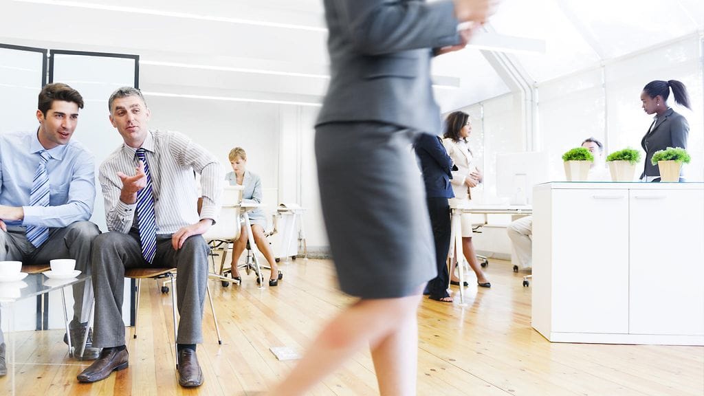 Flirtti muuttuu häirinnäksi silloin, kun se ei lopu kielloista huolimatta. Kuvituskuva.