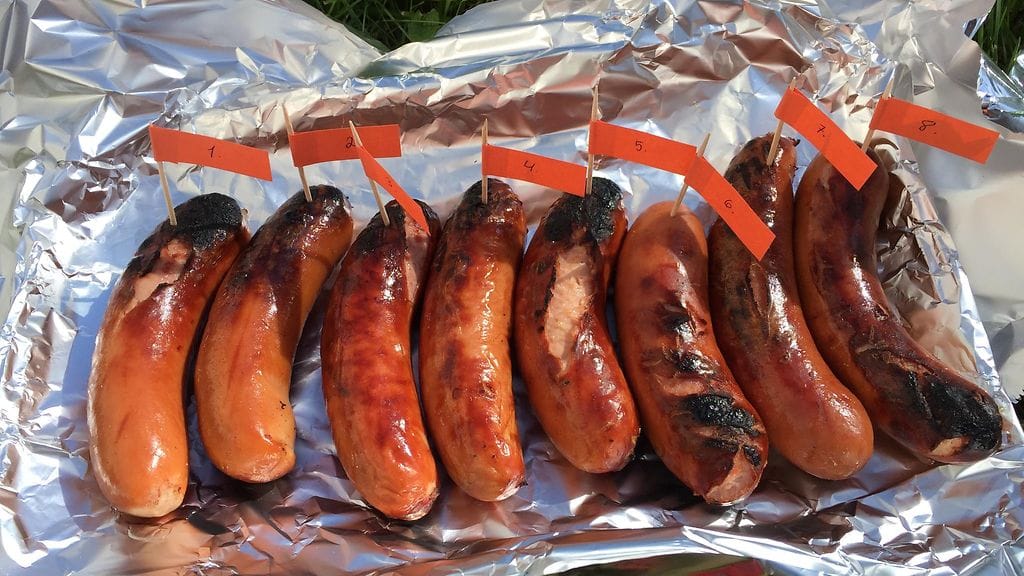 Makkaratesti makkarat rivissä