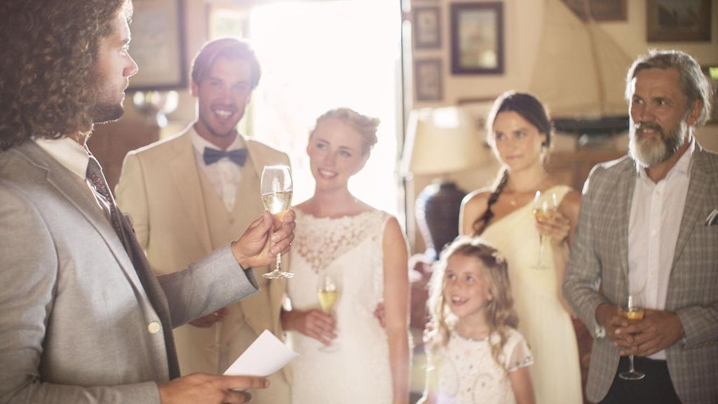 Itsekriittisen puhujan on hyvä muistaa, että yleisökin koostuu ihan tavallisista ihmisistä, usein vielä itselle rakkaista.