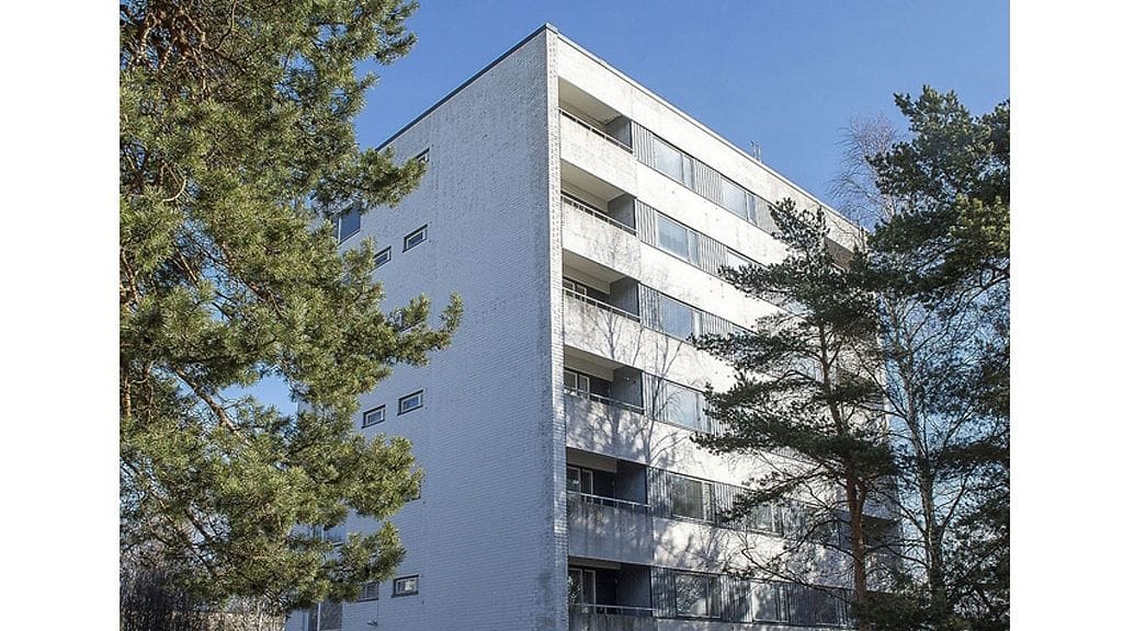 Raumalla sijaitseva kerrostalo myytiin erittäin edulliseen hintaan. Kuvakaappaus Sanomalehti Länsi-Suomen sivuilta.