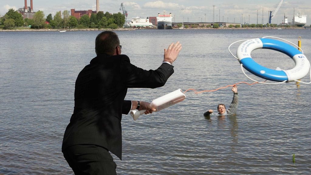 Kelluttava apuväline on ehdoton hukkuvaa pelastettaessa.