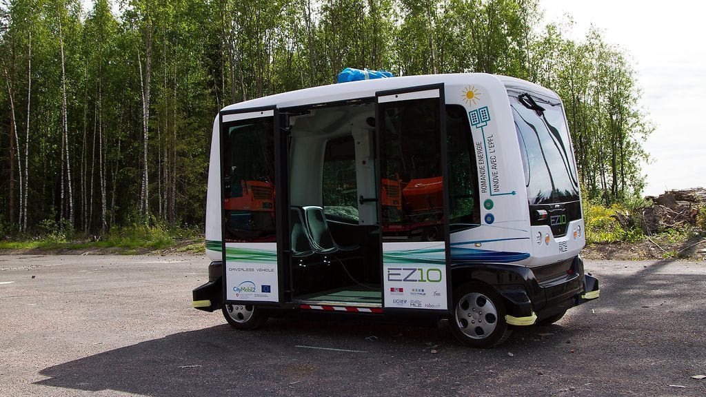 Älybusseja oli käytössä viime vuonna Vantaan asuntomessuilla. Nyt ne pääsevät tieliikenteeseen.
