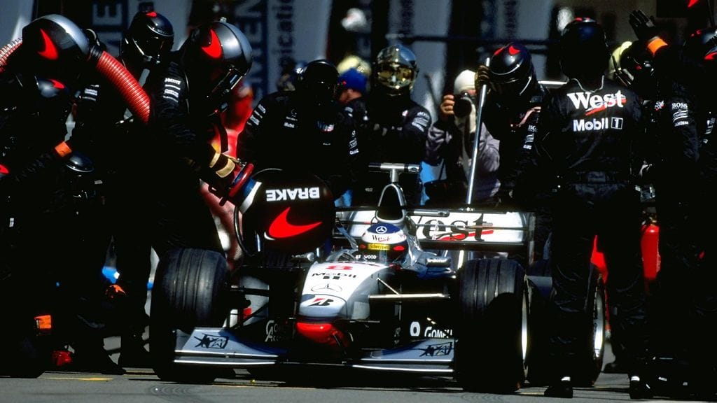 Mika Häkkinen ajoi molemmat F1-mestaruutensa Ilmorin rakentamilla, mutta Mercedeksen nimiin brändätyillä moottoreilla vuosina 1998 ja 1999.