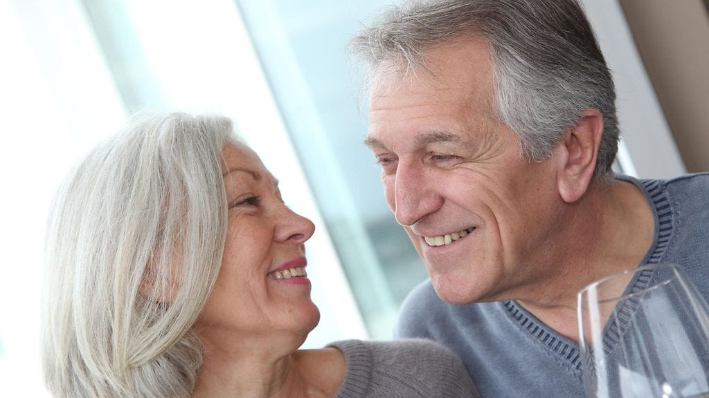 Positiivisen palautteen antaminen on tärkeää seksistä keskusteltaessa. Kuvituskuva.