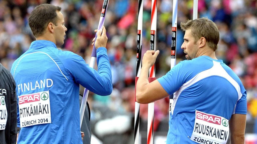 Suomen keihäänheiton viime vuosien menestyjät Tero Pitkämäki ja Antti Ruuskanen. Heidän perässään on syvä pudotus.