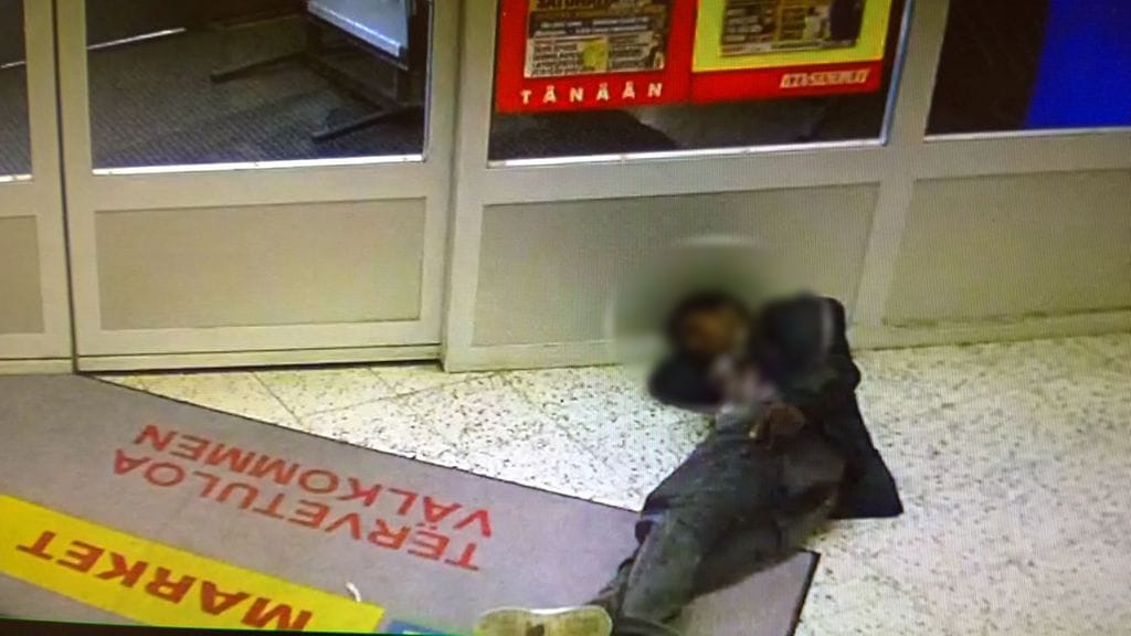 Myyjä sai rauhoitettua epäillyn varkaan odottamaan poliisia.