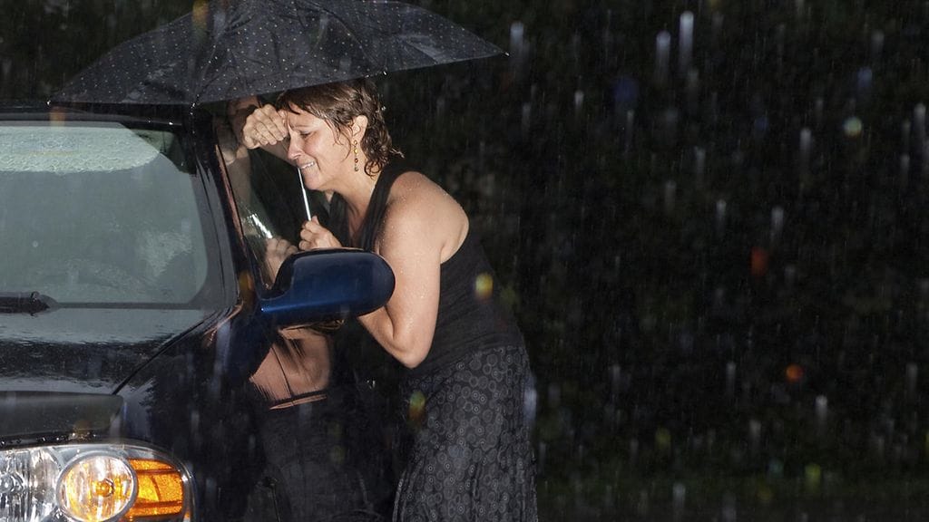 Eih! Se tunne, kun huomaat jättäneesi avaimet autoon lukkojen taakse.