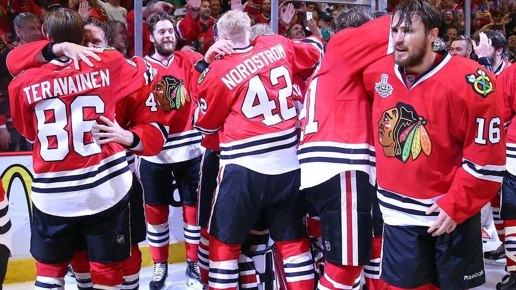 Teuvo Teräväinen (vas.) ja Kimmo Timonen halasivat mestaruuden ratkettua.