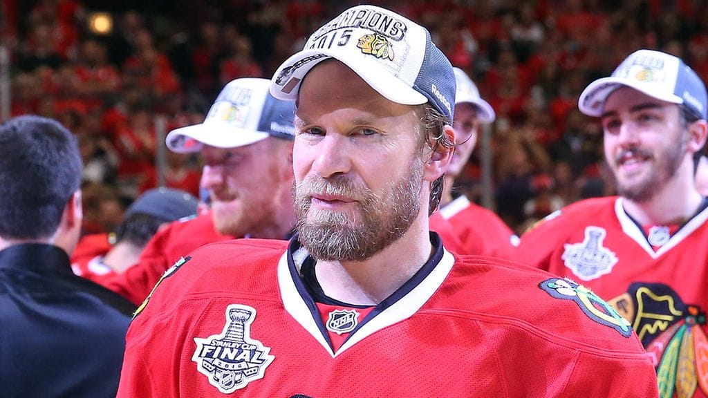 Kimmo Timonen herkistyi Stanley Cupin ratkettua.