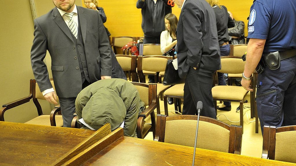 Vaasan hovioikeus hylkäsi porilaisen lenkkeilijätytön tammikuussa 2015 raiskanneen ja murhanneen miehen valituksen. Syytetty Satakunnan käräjäoikeudessa, jossa alettiin 22. kesäkuuta 2015 käsitellä porilaisen lenkkeilijätytön kuolemaa.