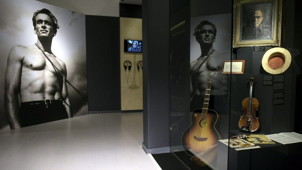Tapio Rautavaaran tarina -näyttely on esillä Urheilumuseossa 25.10.2015 asti.