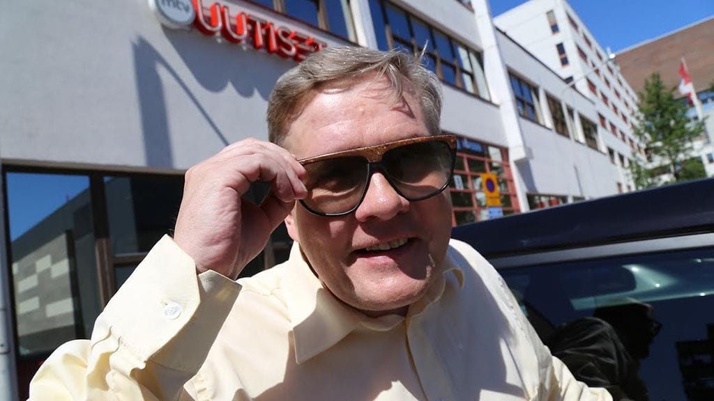 Lauri Karhuvaara seikkailee heinäkuisina keskiviikkoina omassa nettisarjassaan.