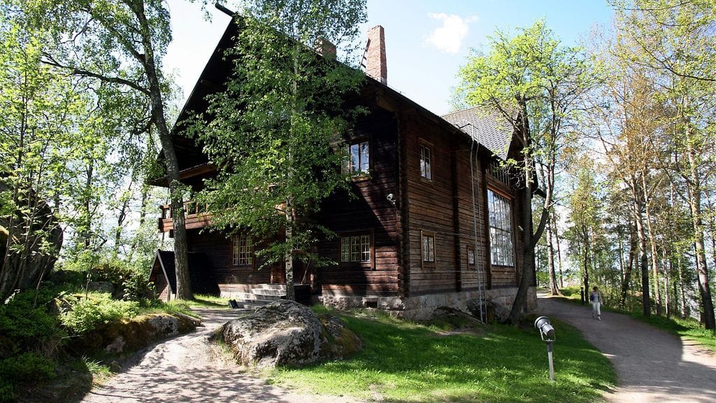 Taiteilija Pekka Halosen ateljeekoti Halosenniemellä Tuusulanjärven rannalla.