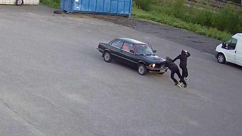 Tähän juttuun on koostettu vuoden erikoisimpia rikostapauksia. Seinäjoella varkaat yrittivät varastaa tuntikausia vanhaa bemaria.