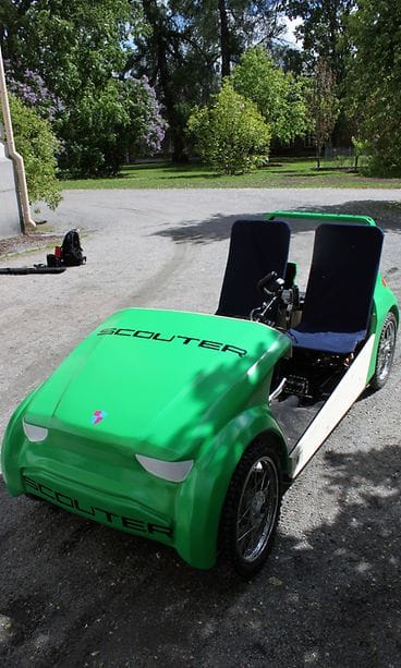 Scouter on sähköavusteinen kevytajoneuvo, jolla voi liikkua joko polkemalla tai sähköllä ladattujen akkujen avustamana