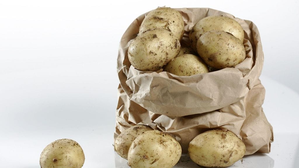 Kesäperuna viihtyy parhaiten viileässä, paperipussiin säilöttynä.