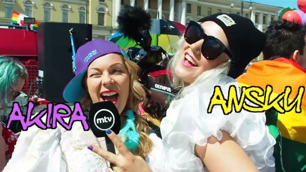 Festariagentit Akira ja Ansku Pride-juhlassa