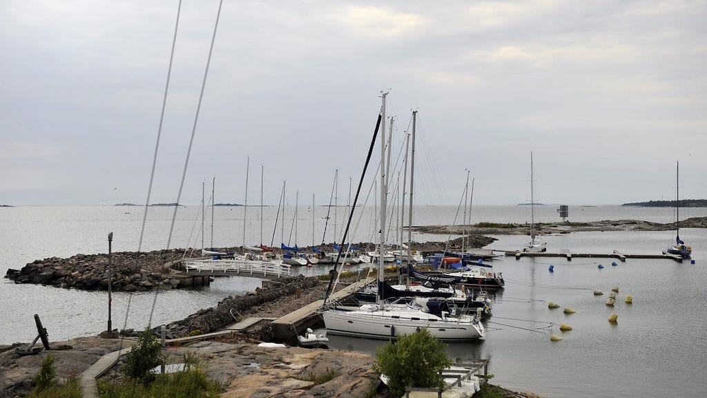 Särkän saari sijaitsee Helsingissä Kaivopuiston ja Suomenlinnan välissä.