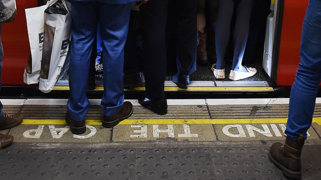 Reilun vuorokauden mittaisen mielenilmauksen arvioidaan hankaloittavan miljoonien ihmisten liikkumista ruuhka-aikaan.