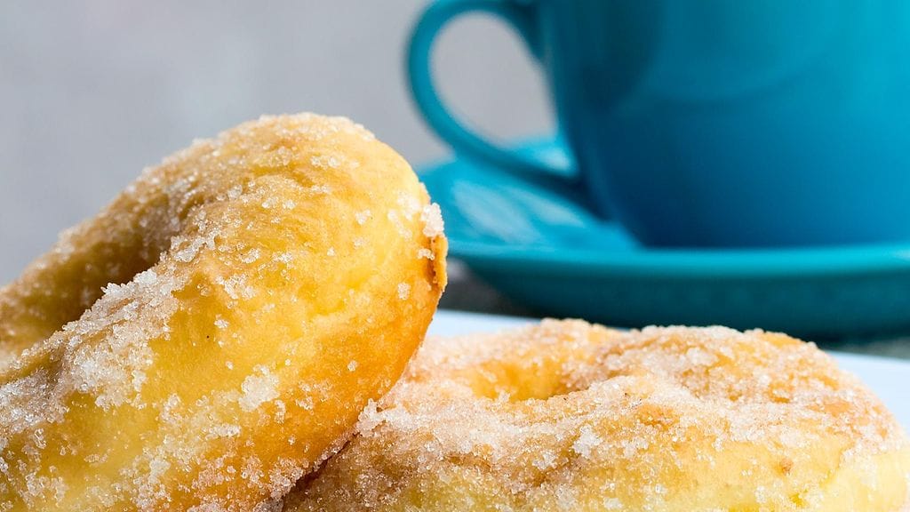 Matkailijat arvostavat edelleen tuoretta munkkia ja kahvia.