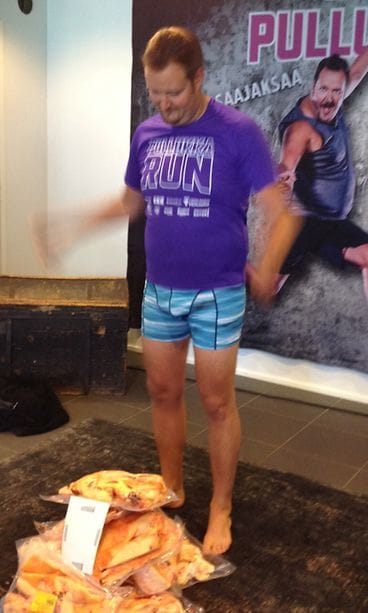 Sami Hedberg punnittiin miehen toimistolla 9.7.2015. (1)