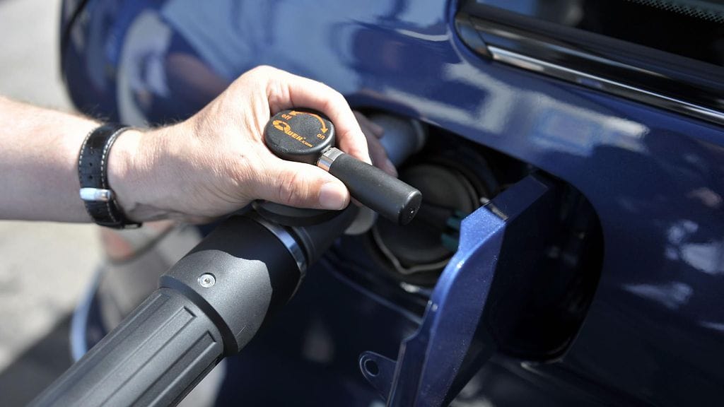 Kaasuauton tankkausta.