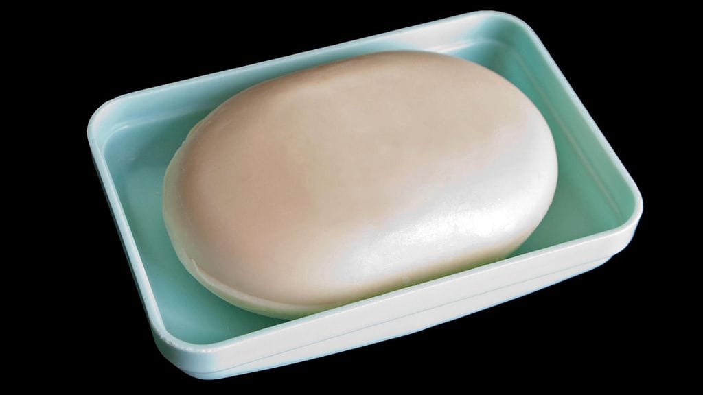 Tämä saippua on viaton kuvituskuva. Rikosvälineenä käytettiin kolmen saippuan pakkauksessa myytävää Imperial Leather -saippuaa.