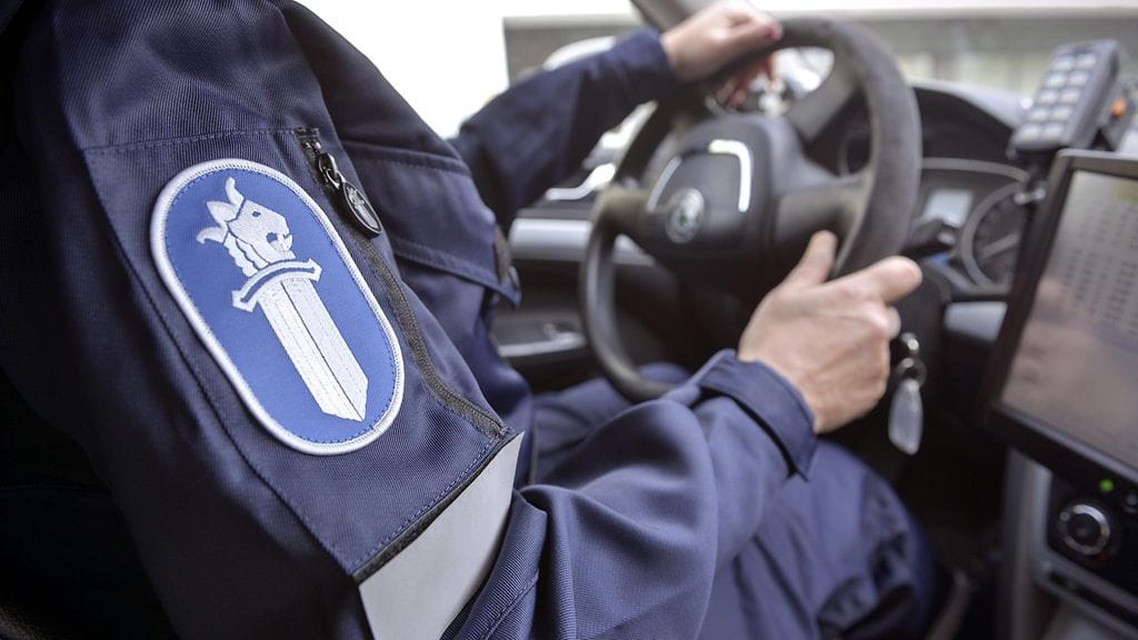 Suomen Poliisijärjestöjen Liiton puheenjohtaja Yrjö Suhonen on väläytellyt jopa lakon mahdollisuutta.