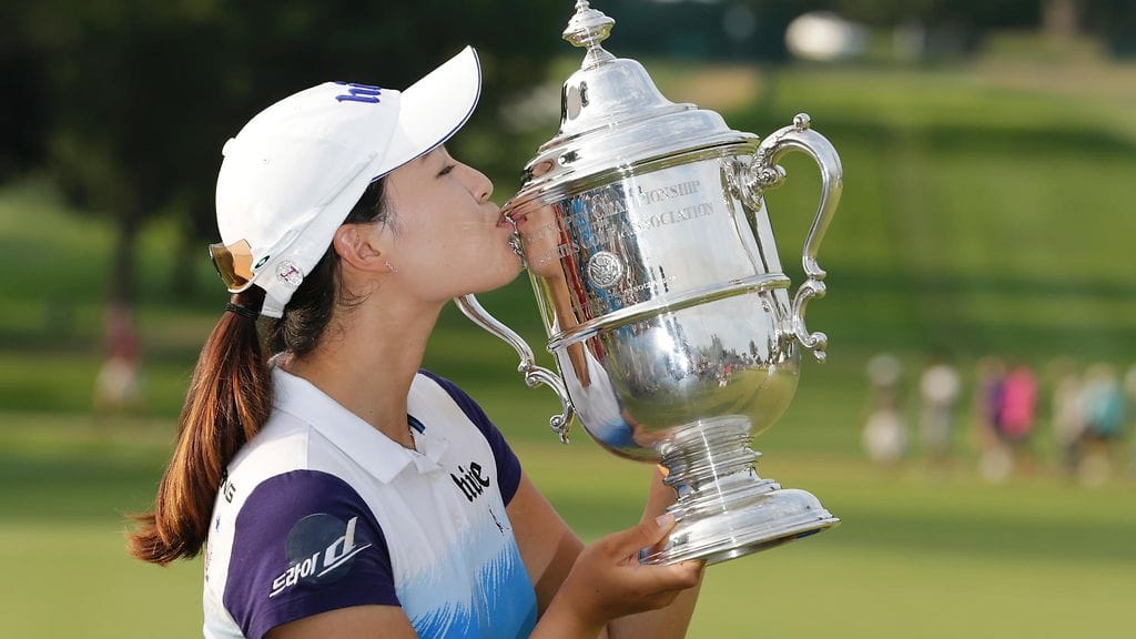 In Gee Chun suuteli voittopokaalia.